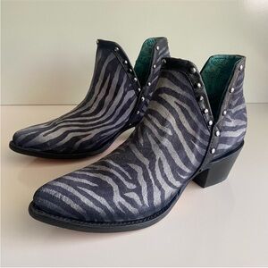 New Corral Zebra Studded Bootie Size 8M